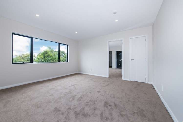 8a Dalwhinnie Parade Highland Park_17