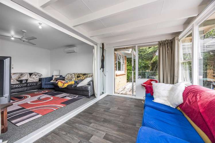 453 Scenic Drive Waiatarua_7