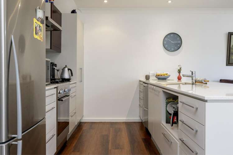 49 Chateau Crescent Rangatira Park_10