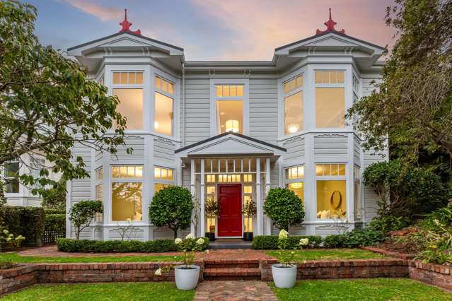 REFINED FAMILY LIVING IN THE HEART OF KELBURN