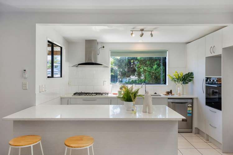 2/32 Tamahere Drive Glenfield_2