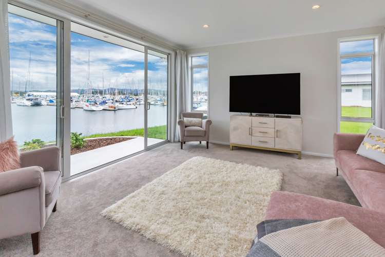 18 Finch Street One Tree Point_6