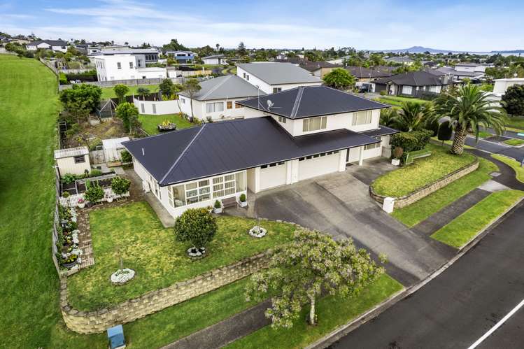 2 Columbia Crescent Beachlands_3