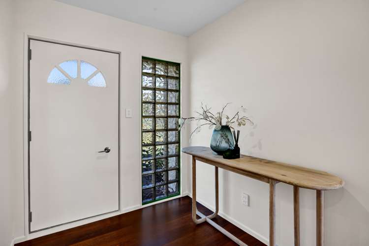 94 Riversdale Drive Merrilands_3