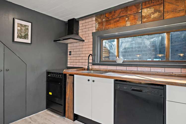 2 Ripon Street Lyttelton_10