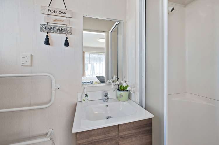 35b Holland Street Glenholme_11