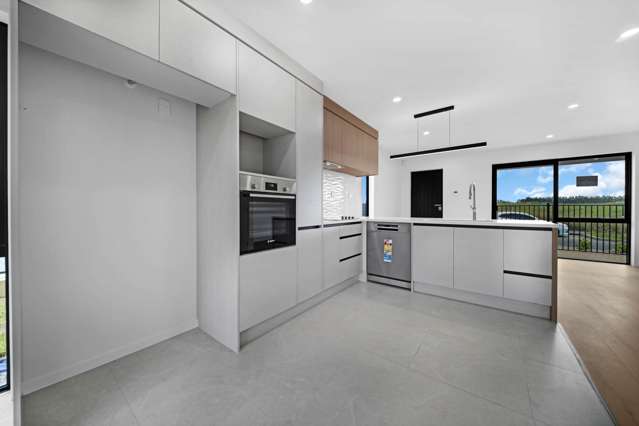 Brand New corner Living inb the heart of Auranga