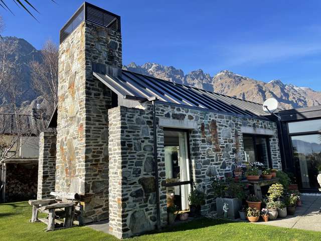 8 Bretby Court Jacks Point_1