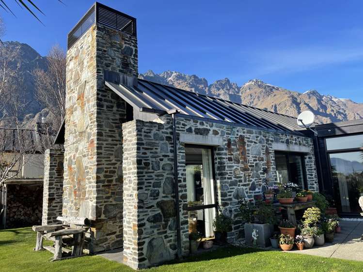 8 Bretby Court Jacks Point_1