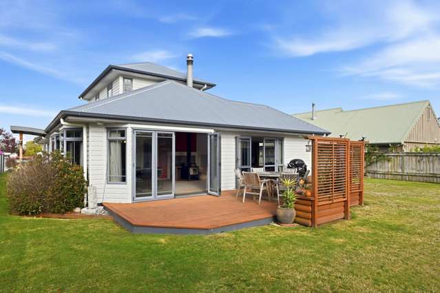 Modern Comfort in Kinloch!