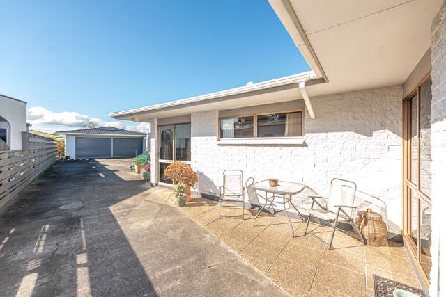 54 Exeter Crescent Springvale_2