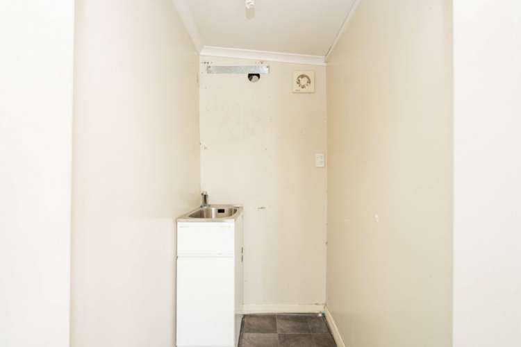 12 Avenal Street Avenal_23
