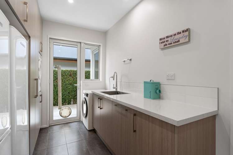 5 Lakebridge Place Parklands_18