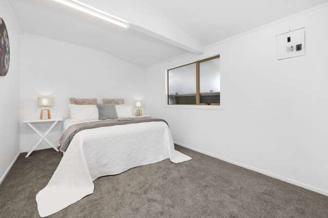 18 Crown Crescent Otara_4