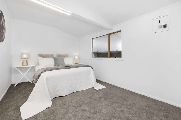 18 Crown Crescent Otara_4