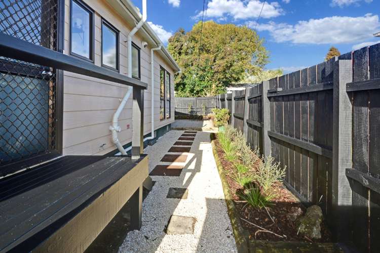 2/180 Henderson Valley Road Henderson_5