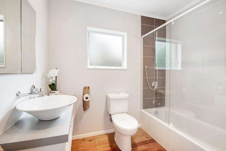 16 Ross Crescent Orewa_12