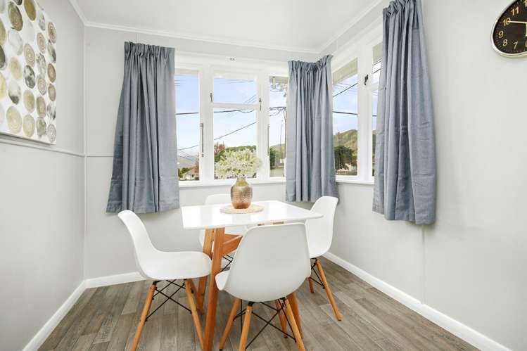 76 Strand Crescent Naenae_13