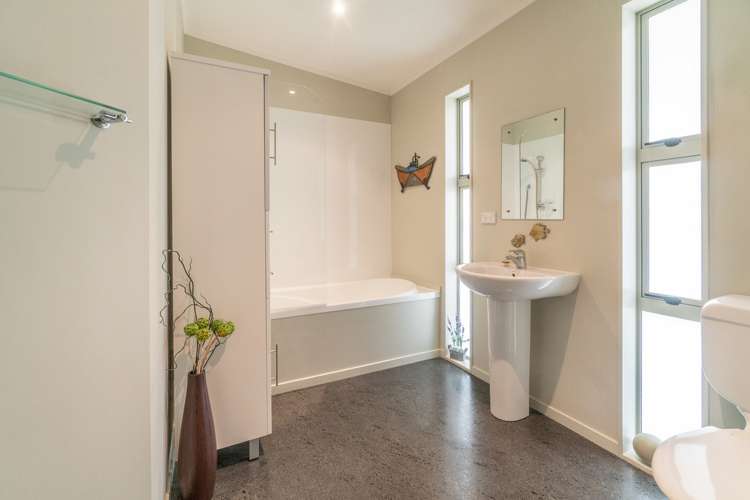 7 Empressa Heights Helensville_8