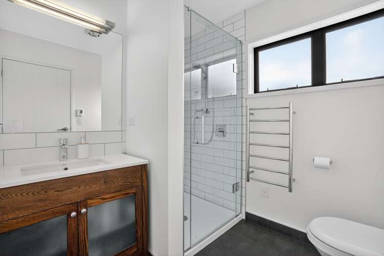 2 Lawrence Carter Drive Bombay_24