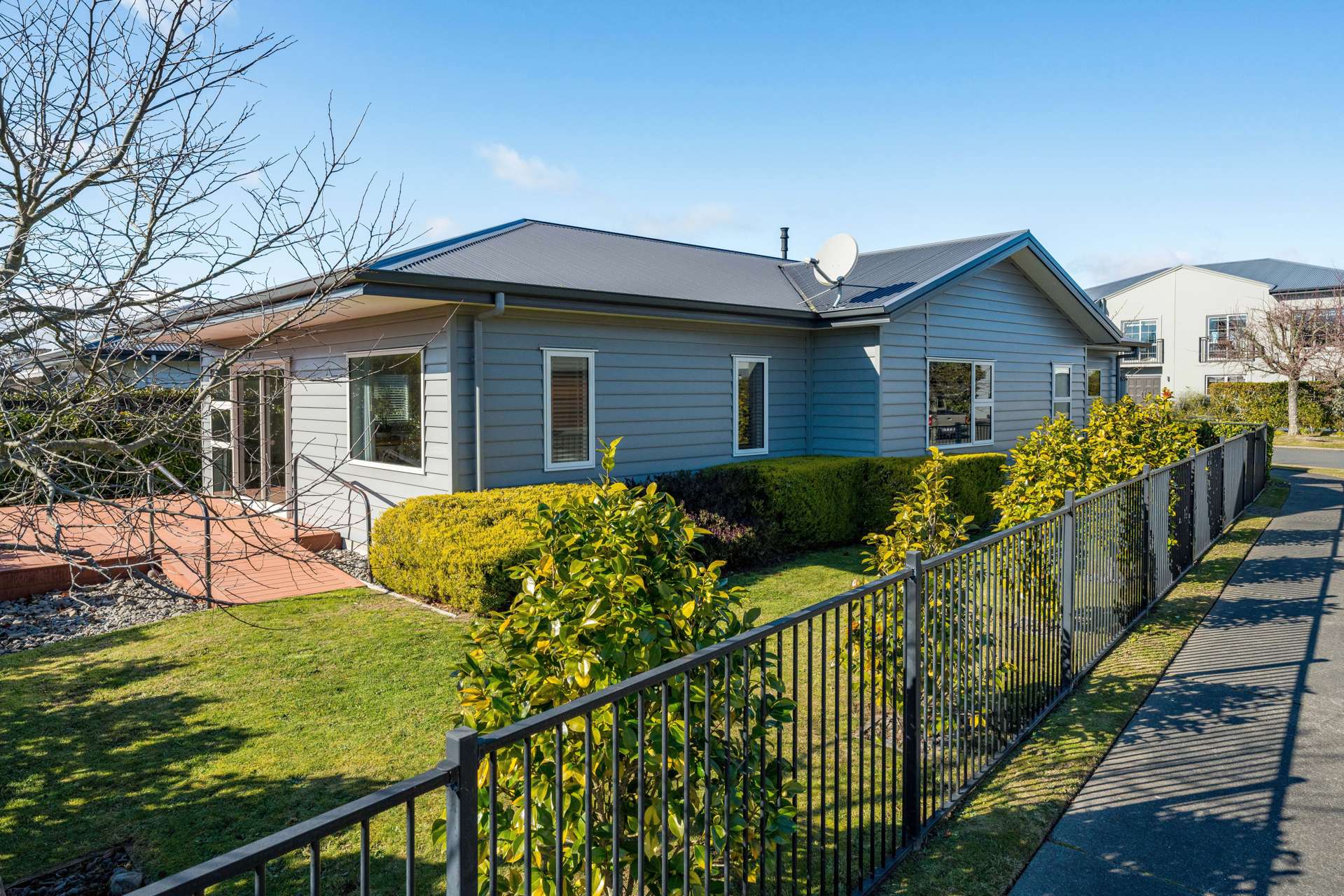 21 Chateau Crescent Rangatira Park_0