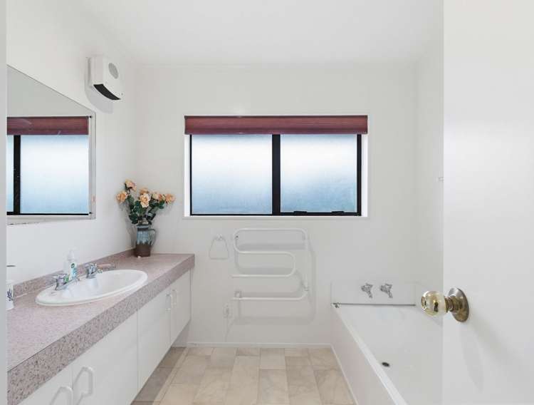 2/13 Greers Road Weymouth_9