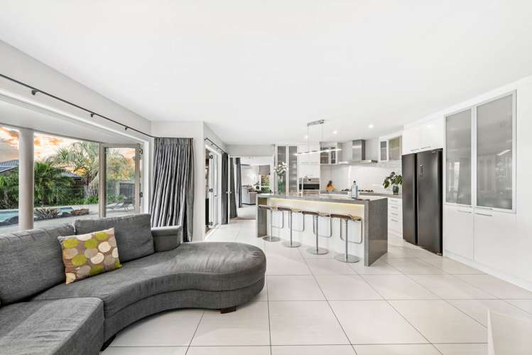 16 Windfall Grove Greenhithe_12