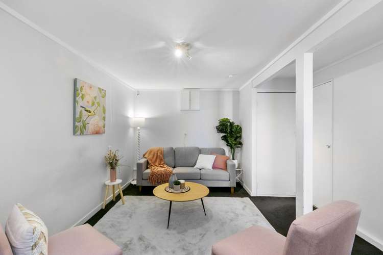 35 Akaroa Drive Maupuia_12