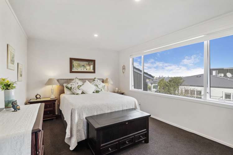 2/28 Beach Road Castor Bay_11