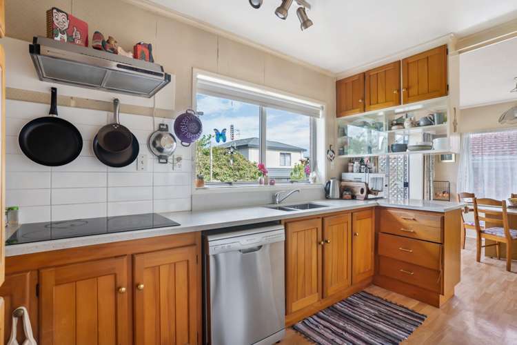 8 Bodi Place Te Atatu South_1