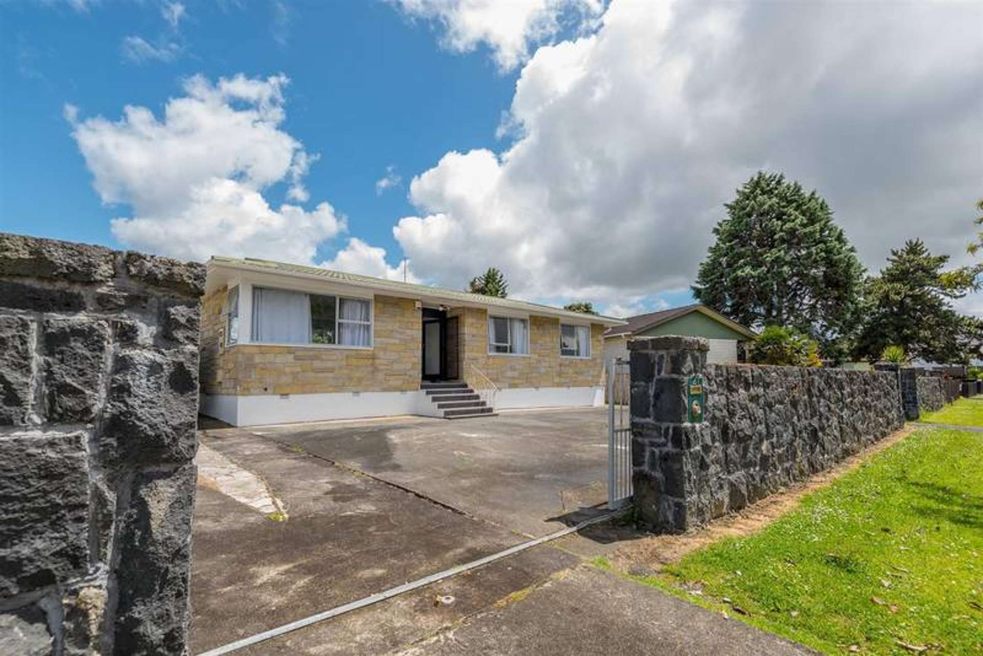 27 Staverton Crescent Mangere_0