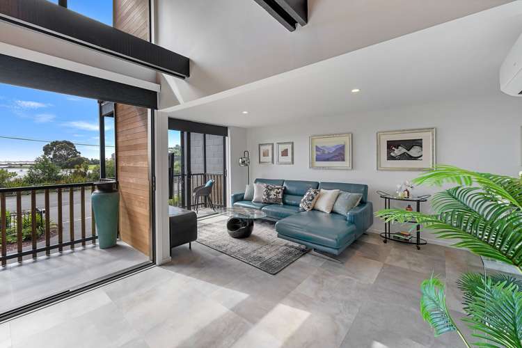 2/80 McCormacks Bay Road_3