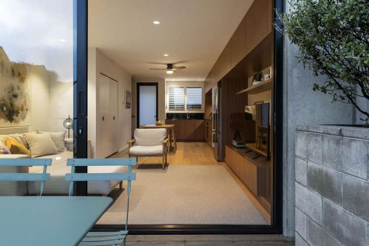 12 Jean Caldwell Way Island Bay_14