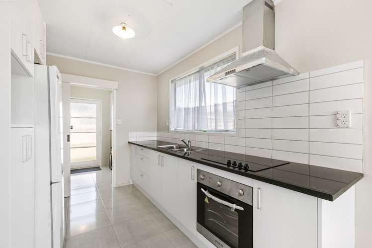 7 Almay Place Clover Park_6