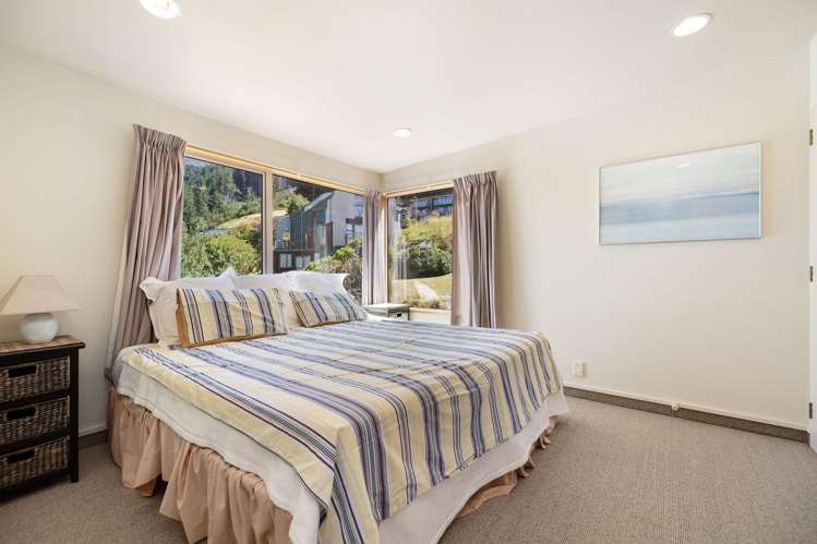 14a Von Place Fernhill/Sunshine Bay_6