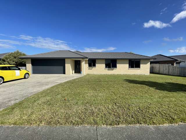 Three Bedroom Home In Kowi Lakes Drive