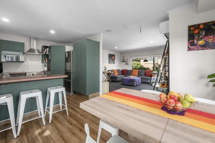 49E Coopers Road Gate Pa_11