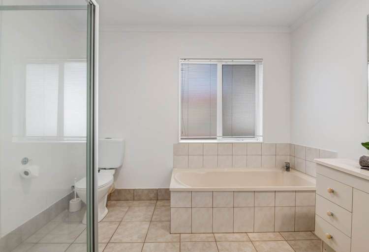 1 Grovenor Drive Orewa_13