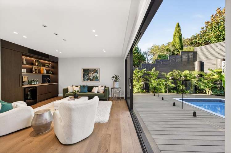 52 Beach Road Castor Bay_13