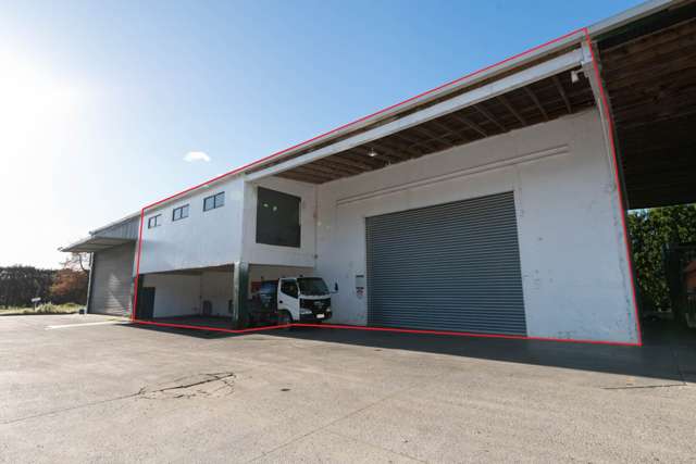 LARGE INDUSTRIAL CLOSE TO TOWN