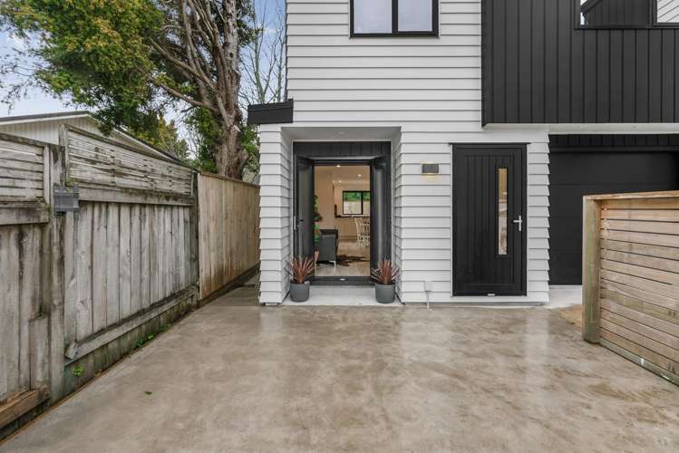 15A Rowe Parade Wainuiomata_17