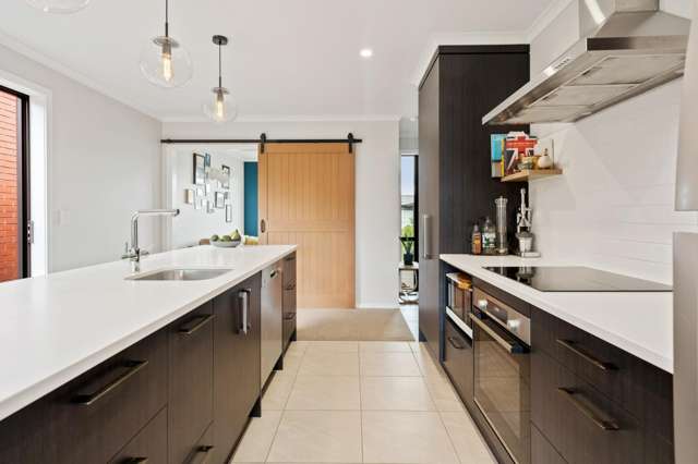 17 Voight Avenue 1053_3