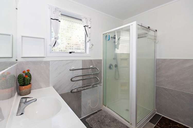 2/15 Seabar Place Glen Eden_13