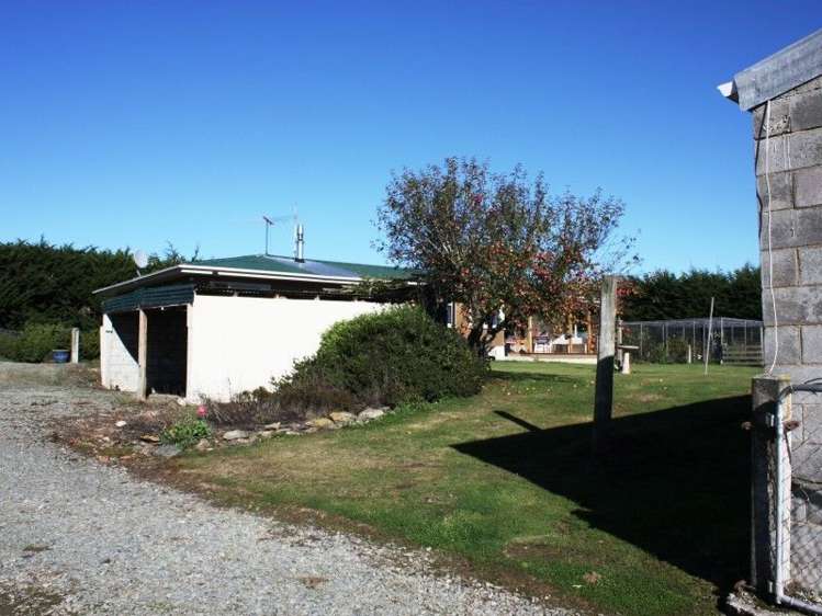 7 Cemetery Road North Clinton and Surrounds_16