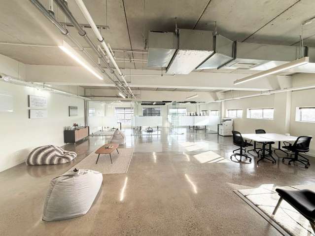 TIDY MODERN PARNELL OFFICE