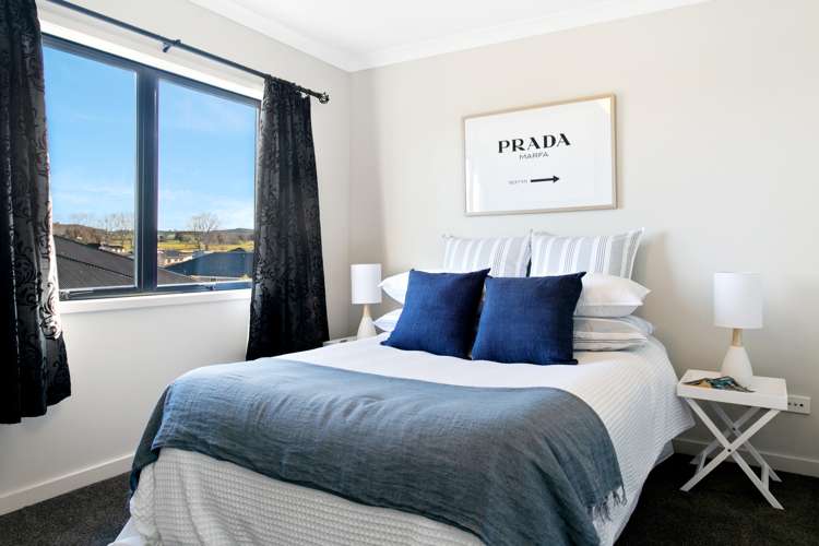 8 Chateau Crescent Rangatira Park_14