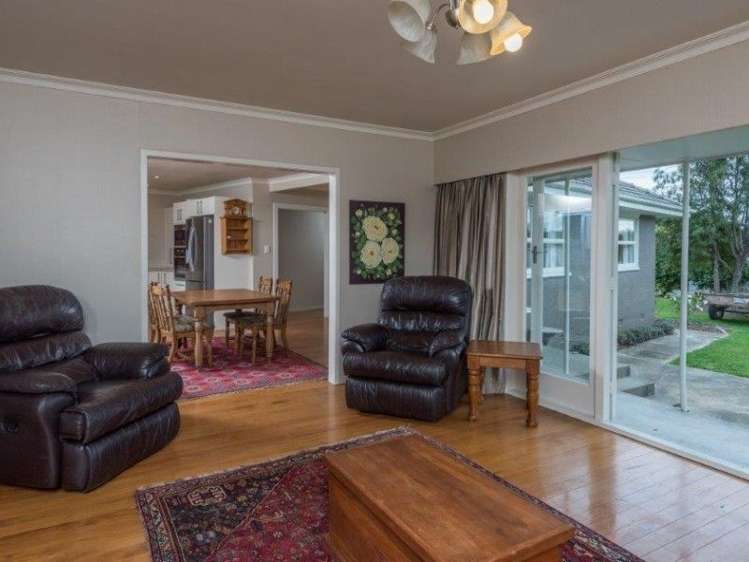 19 Neale Avenue Stoke_9