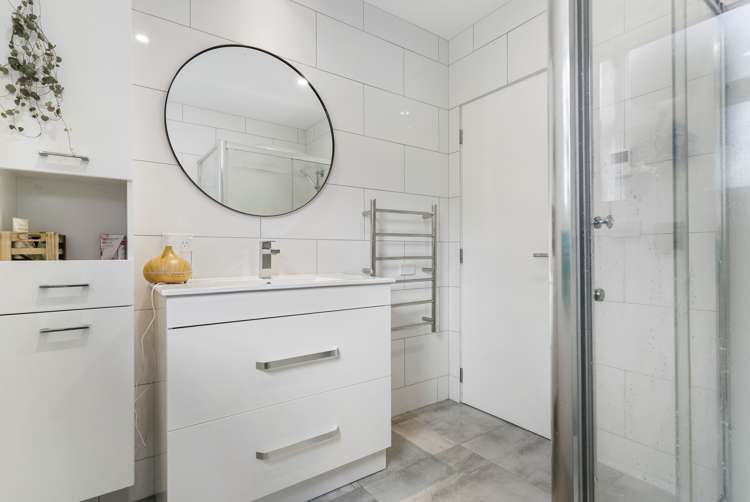 23 Helleur Road Massey_13
