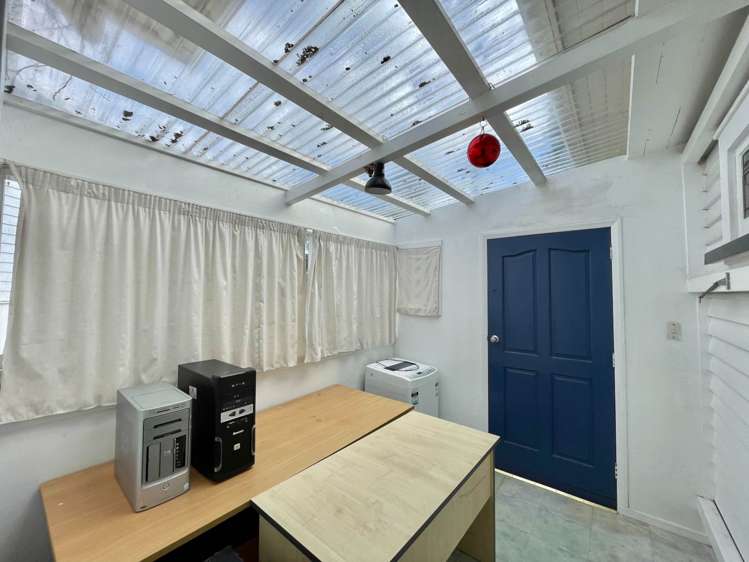 13 Reid Road New Lynn_14