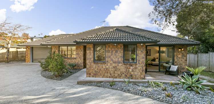 53 Simpson Road Ranui_1